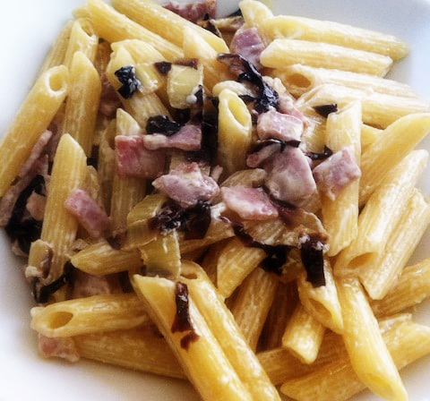 Penne con radicchio, speck e galbanino